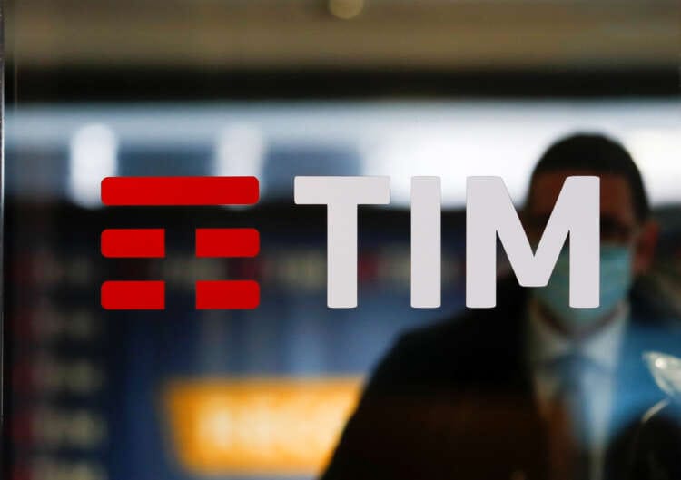 Macquarie raising hurdles to CDP joining KKR bid for Telecom Italia grid, sources say