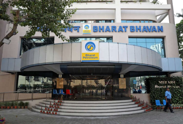Exclusive-India&#8217;s BPCL in talks with Rosneft to buy oil priced on Dubai benchmark -sources