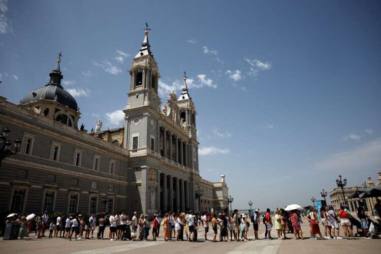 Intensifying heat waves prompt health warnings for Europe, US