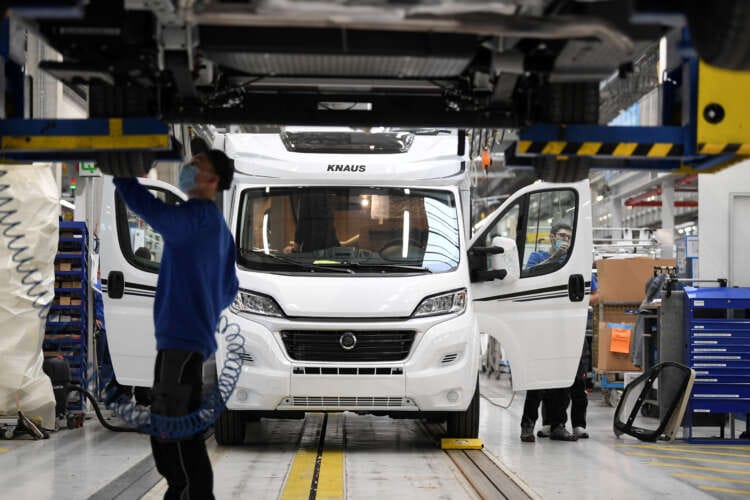 Worsening euro zone business downturn reignites recession fears
