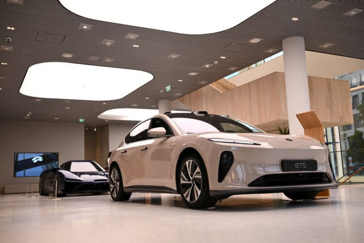 China&#8217;s Nio considers tapping dealers to boost EV sales in Europe &#8211; sources