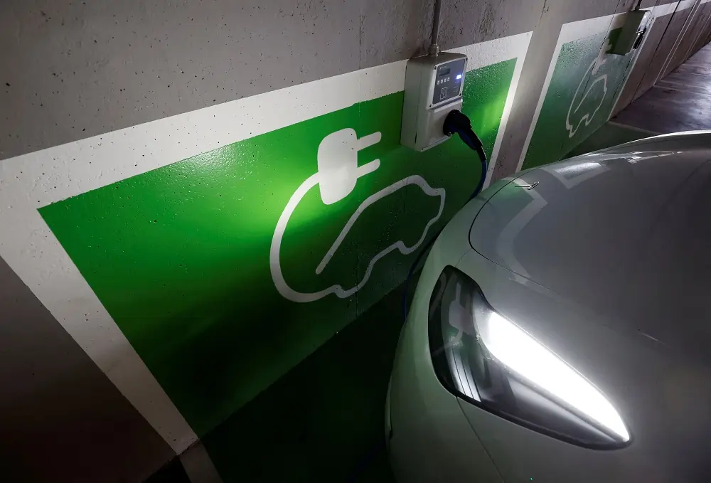 Analysis-Electric car demand set to stall in Europe&#8217;s &#8216;valley of death&#8217;