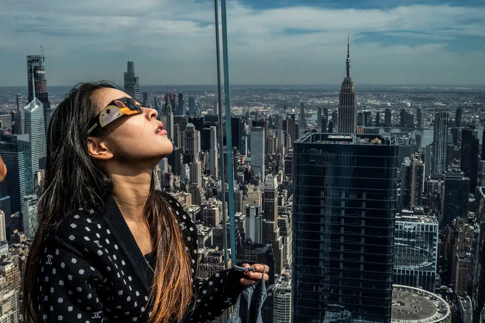 North America experiences total solar eclipse, starting at Mexican resort