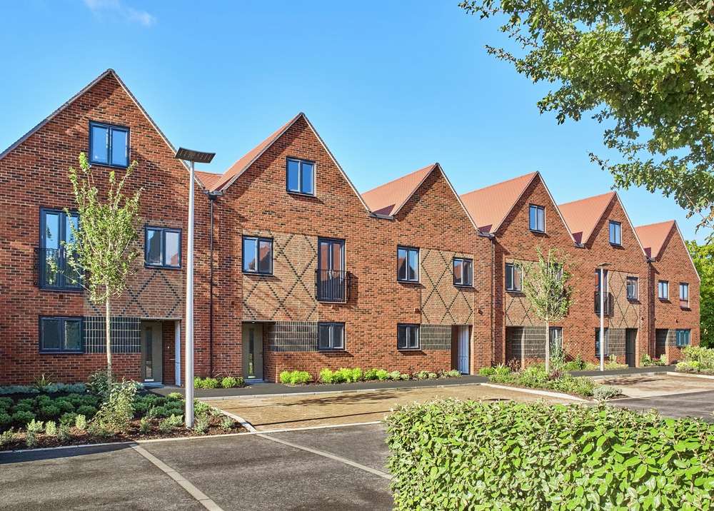 Neighbours Become Good Friends AtHorsted Park