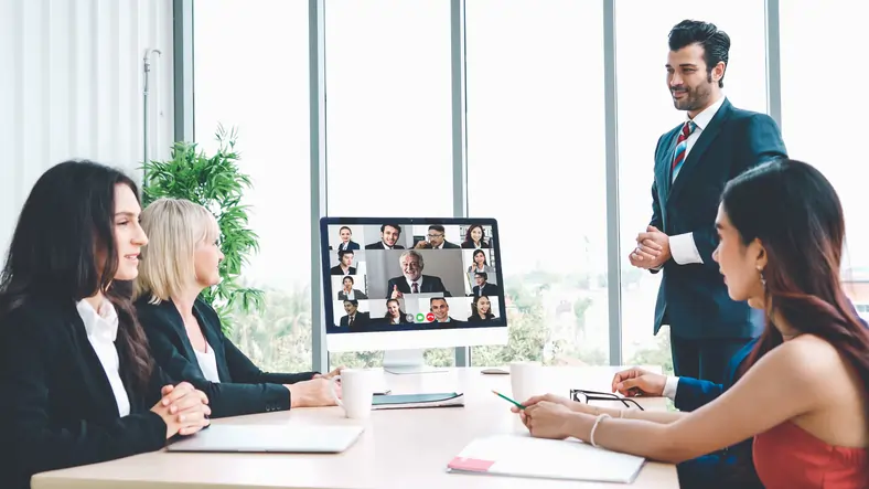 Hybrid Work Revolution: 72% of Business Leaders Back Flexible Future