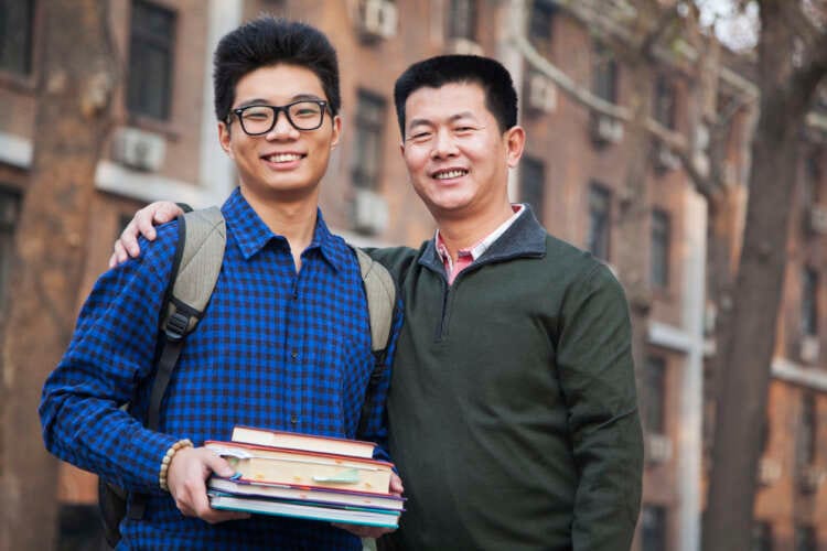 How Parents Can Help Students Manage their Finances