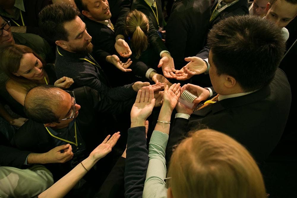 The mad rush overwhelmed Lee, who was forced to hand them out randomly to the excited mob regardless of downloads. -2