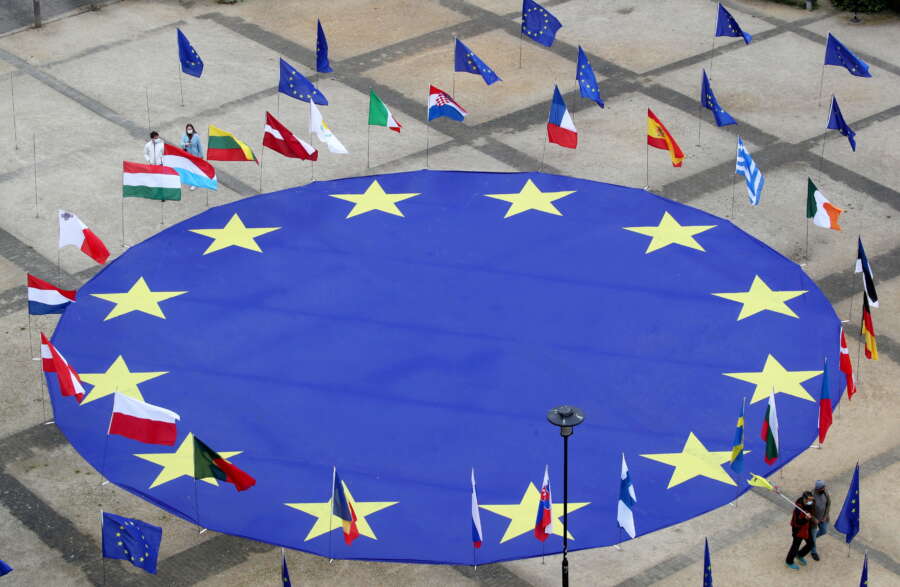 Factbox-Slow progress in Balkan countries&#8217; bids to join EU