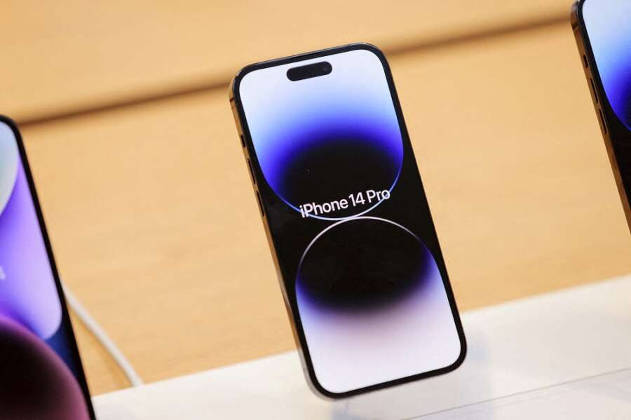 Apple&#8217;s weak iPhone sales drive first profit miss since 2016