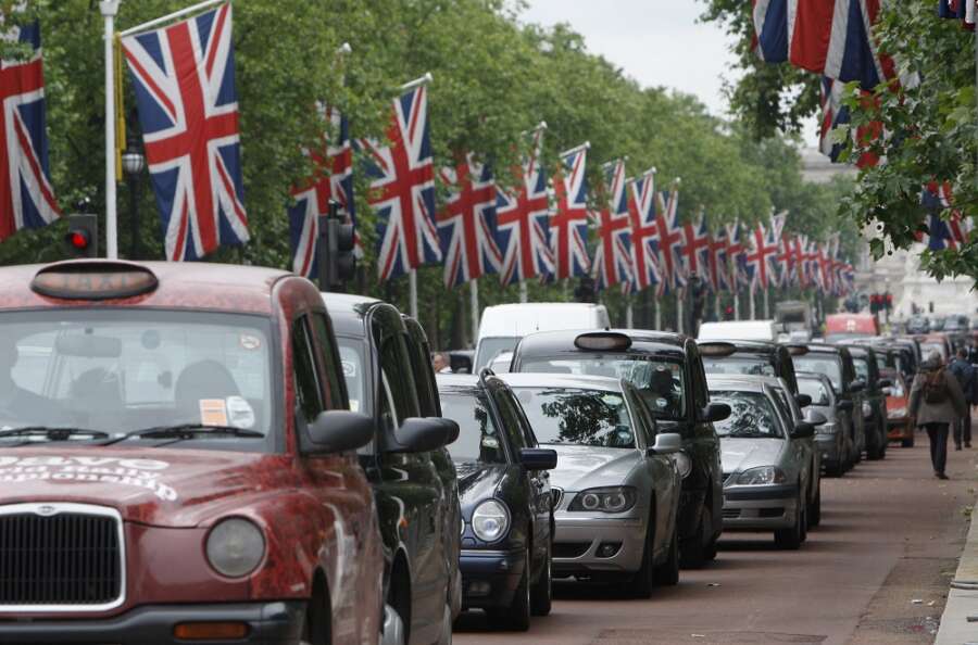 UK new car sales rise in January, full-year sales to top last year &#8211; SMMT