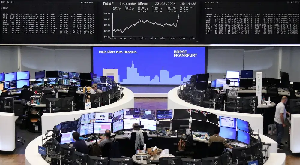 Chip stocks slip, keeping European shares muted ahead of data-heavy week