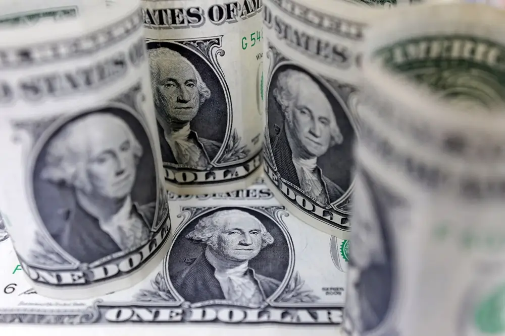 Dollar jumps as retail sales confirm strong US economy