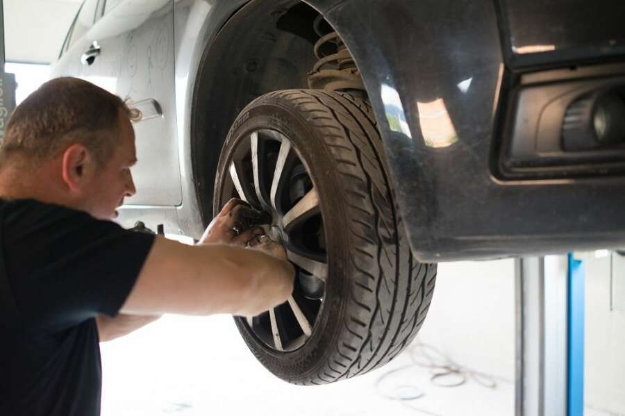 43% OF MOTORISTS FAIL TO CHECK THEIR VEHICLE TYRE PRESSURE