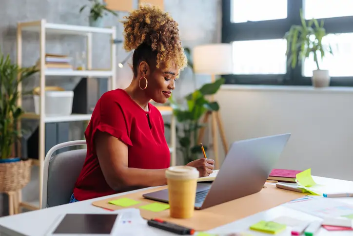 How to start a successful business blog