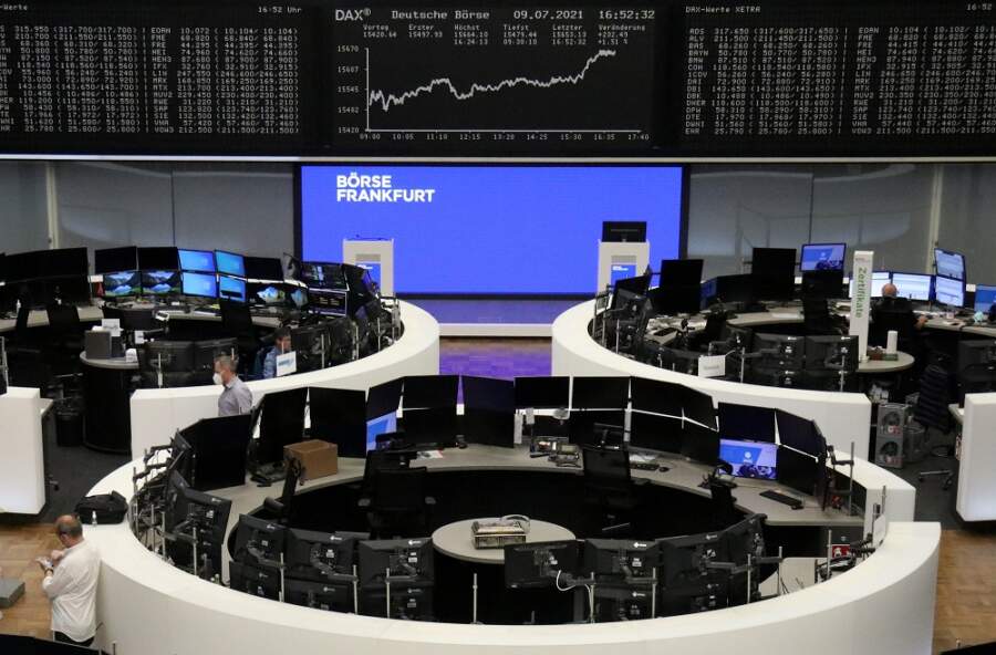 European stocks rise on bargain-hunting, erase weekly losses
