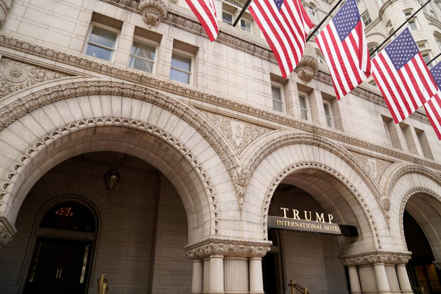 Trump reaches $375M deal to sell DC hotel &#8211; WSJ