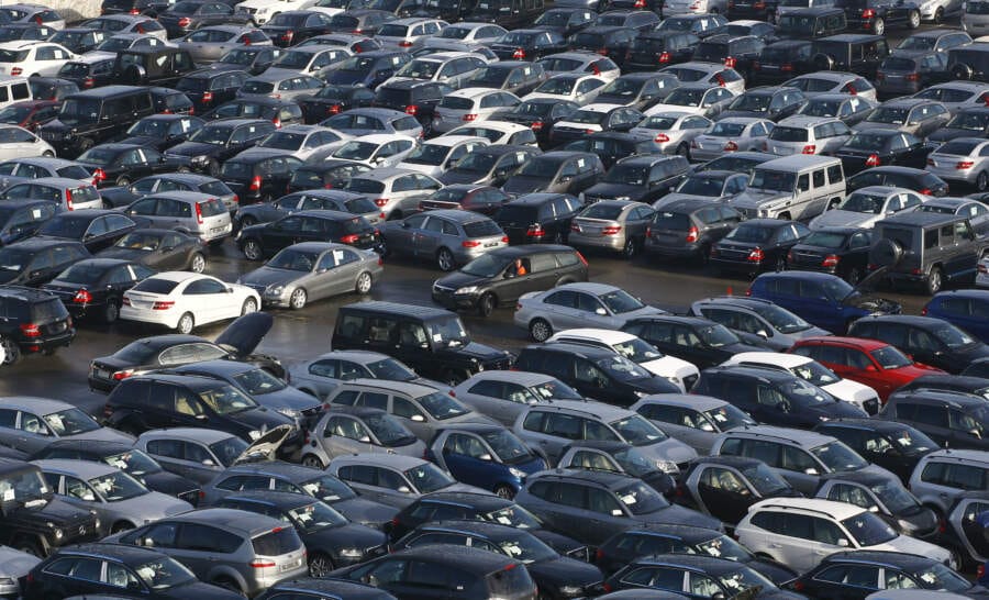 German new passenger car registrations up 3% in August &#8211; industry source