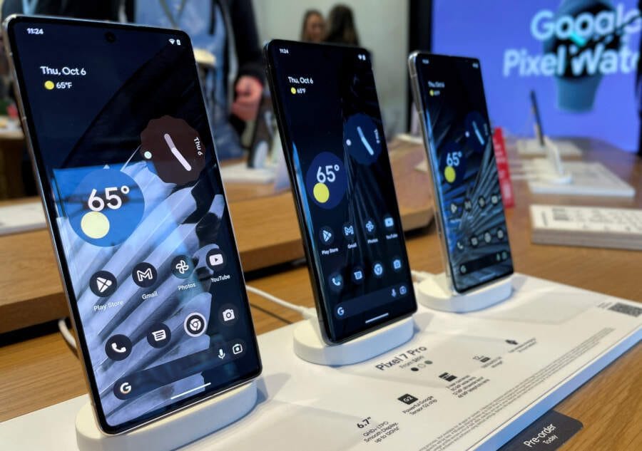 In Apple&#8217;s shadow, Google takes new route to face recognition on Pixel phones