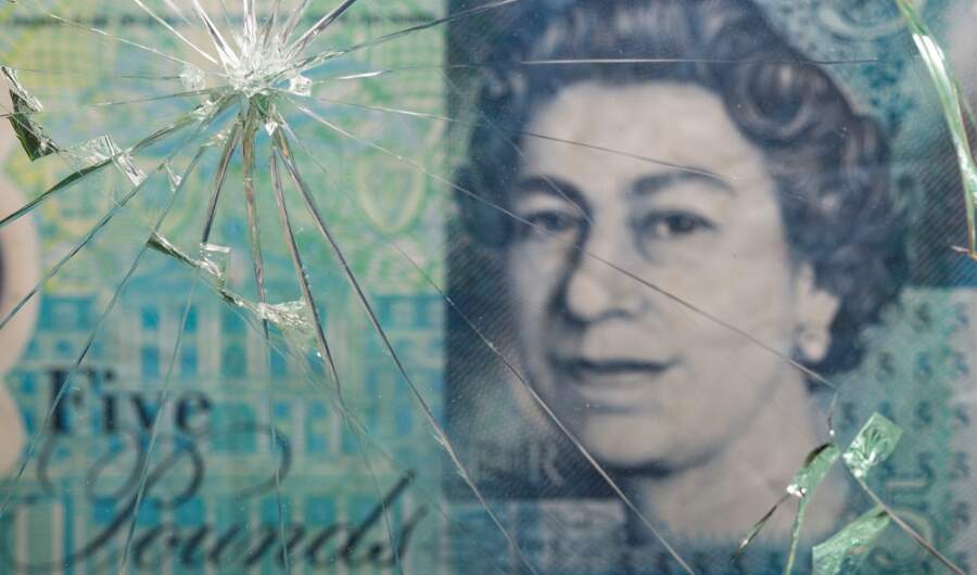 Analysis &#8211; Turbulent UK bond market may force BoE&#8217;s hand again