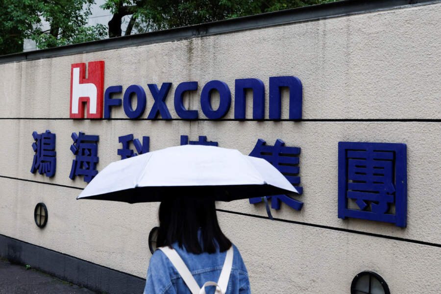 China&#8217;s COVID resurgence spurs new curbs, Foxconn imposes restrictions