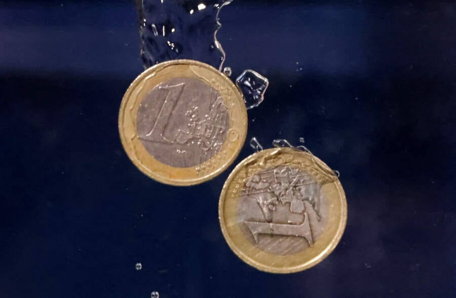Euro zone credit growth remains brisk despite gloomy outlook