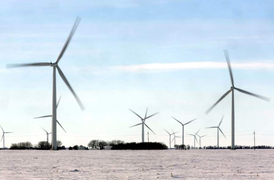 Bank finance for cleaner energy grows, but still lags fossil fuels &#8211; report