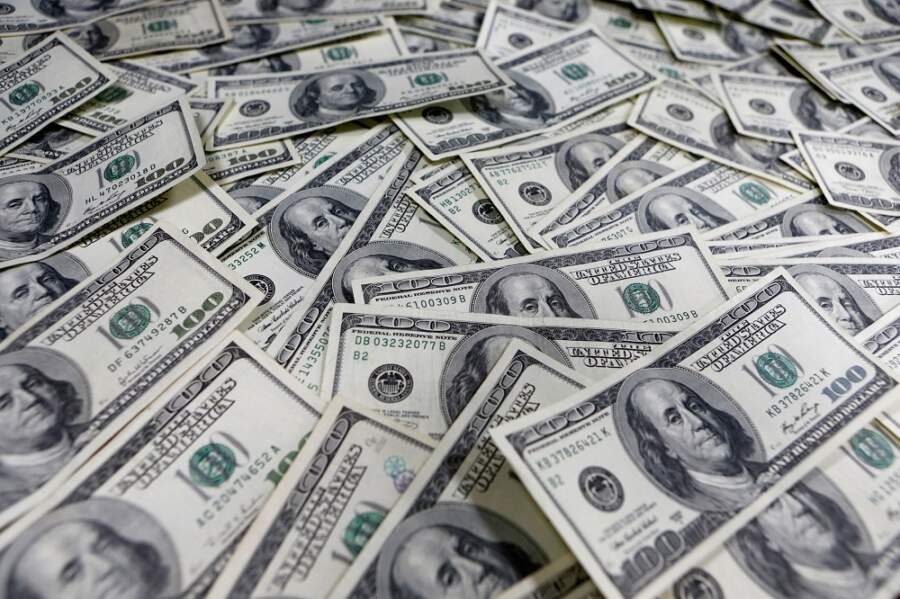 Dollar retreats, headed for biggest weekly loss since mid-January; bitcoin down