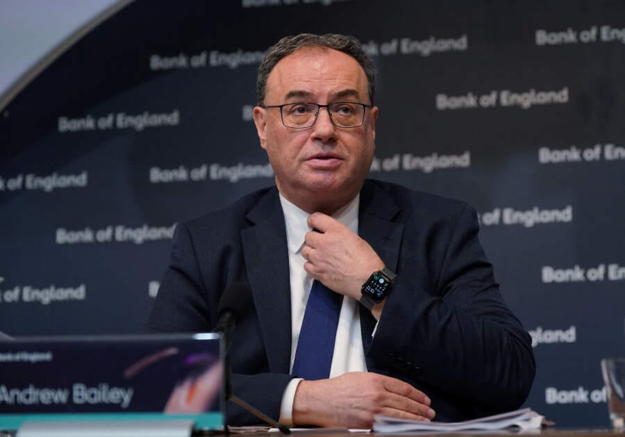 BoE&#8217;s Bailey says rate-setters can put inflation before bank worries