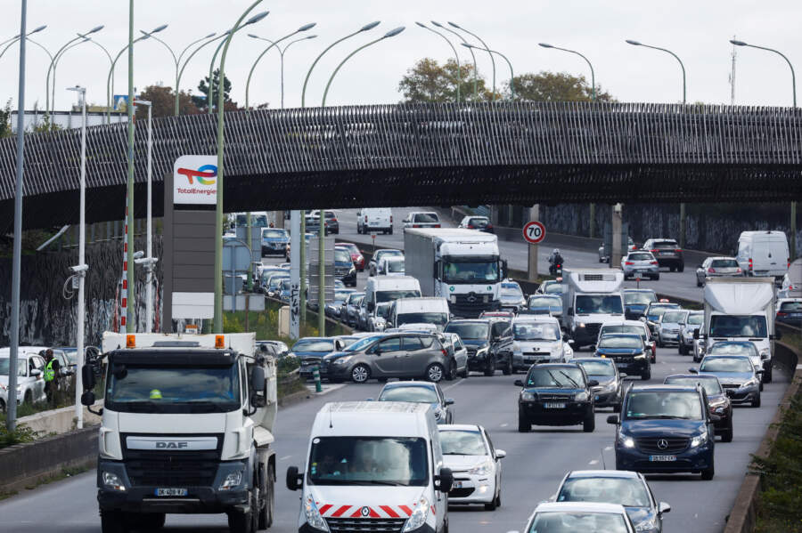 EU approves law to end sales of new CO2-emitting cars by 2035