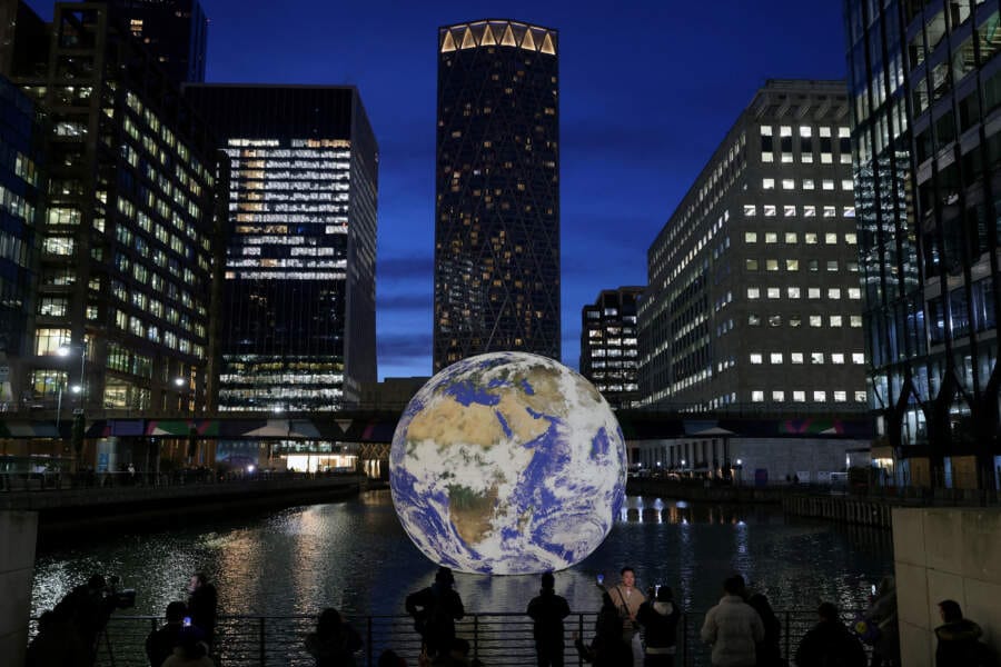 Britain seeks to boost banking services from fintechs