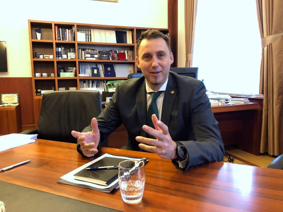 Testing waters, Hungary&#8217;s central bank flags cut in top end of rate corridor