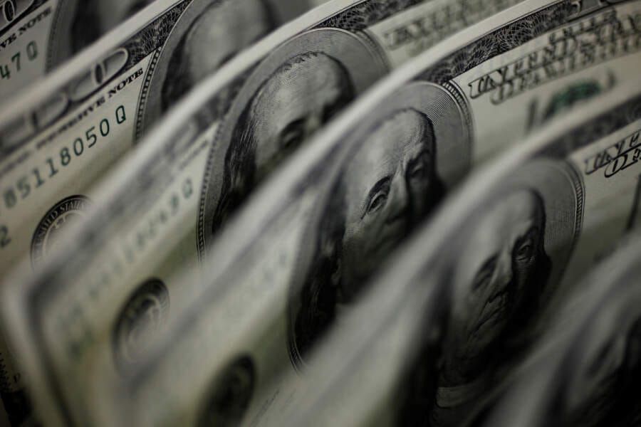 Pound hits one-year high against struggling dollar