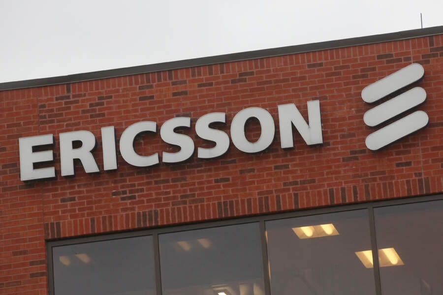 Ericsson&#8217;s quarterly operating profit declines, beats expectations