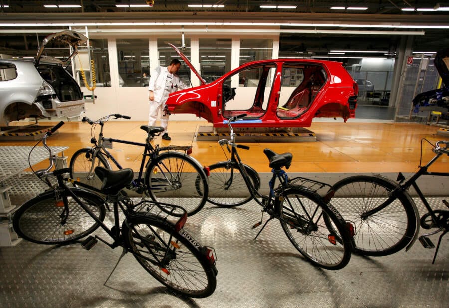 Euro zone producer prices drop for seventh month in July