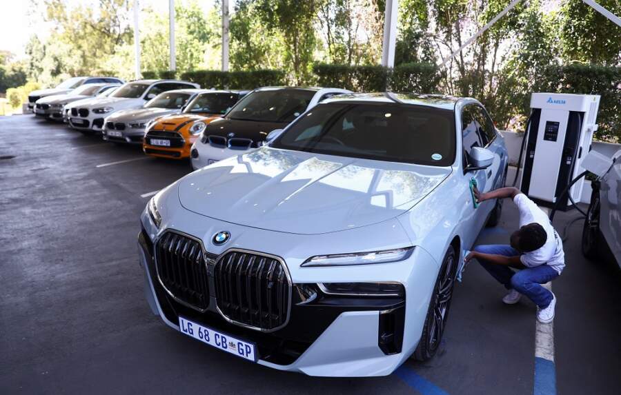 BMW says &#8216;no interest&#8217; in price war as order books bulge