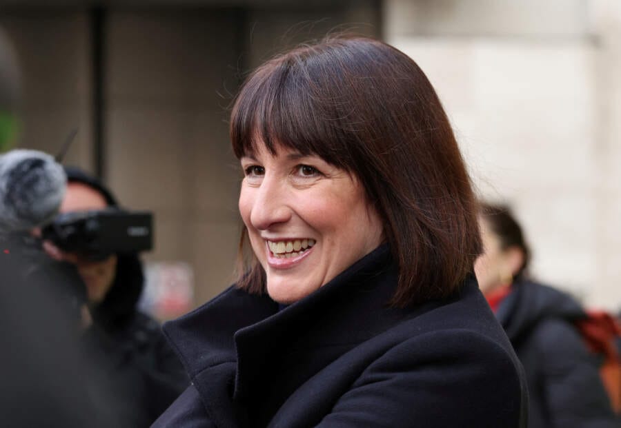 UK&#8217;s Labour to back out of 28 billion stg green pledge -BBC