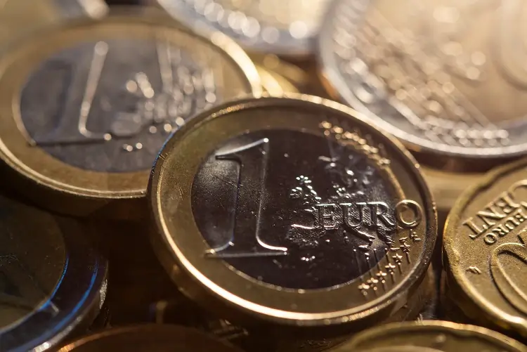 French finance ministry warns deficit at risk on tax shortfall-media