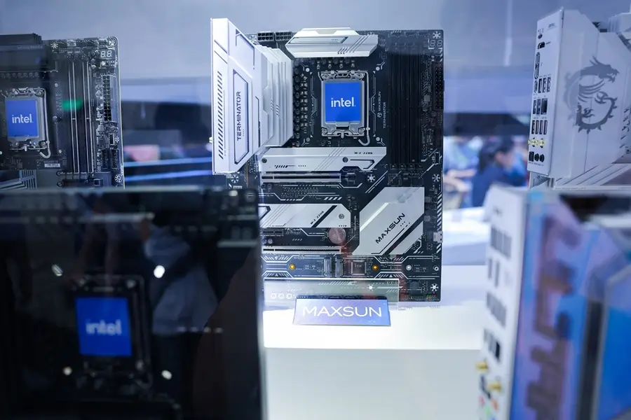 A year on, Intel&#8217;s touted AI-chip deals have fallen short