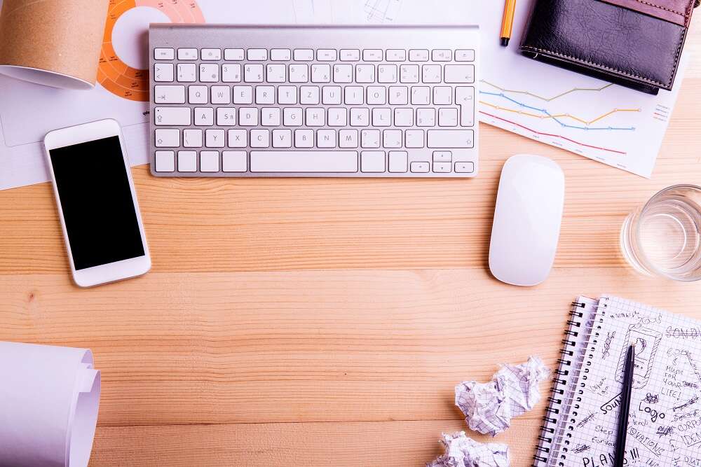 Workers resist shift to hot desks by placing personal items on workspaces, says new research